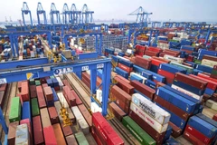 IMF đã hạ dự báo tăng trưởng kinh tế Trung Quốc xuống còn 6,2% trong năm nay. (Ảnh: AP)