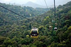 Cáp treo tại Khu du lịch Bà Nà (Đà Nẵng) thuộc Sun Group. (Ảnh: Trọng Đạt/TTXVN)