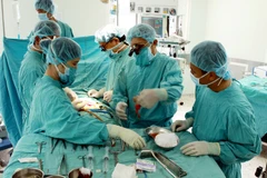 Điều trị bệnh nhân bị tắc động mạch chi dưới mạn tính phức tạp
