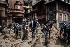 Số nạn nhân thiệt mạng vì động đất Nepal đã lên gần 7.600
