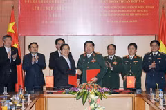 Việt Nam-Trung Quốc ký thỏa thuận phối hợp biên phòng 3 cấp 