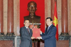 Chủ tịch nước trao quyết định phong hàm cho các Đại sứ