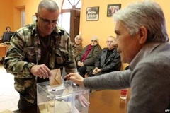 Bầu cử ở Pháp: Đảng của cựu tổng thống Sarkozy dẫn đầu