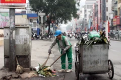 Tết đến muộn với những người cần mẫn làm đẹp thành phố