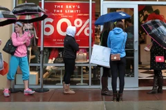 Chỉ số giá tiêu dùng của Mỹ tiếp tục giảm do giá dầu lao dốc