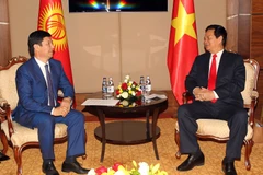 Thủ tướng Nguyễn Tấn Dũng gặp Thủ tướng Cộng hòa Kyrgystan, Temir Sariyev. (Ảnh: Đức Tám/TTXVN)