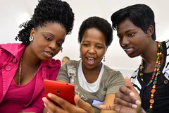 Tới 2017, lượng dùng điện thoại thông minh ở châu Phi tăng gấp đôi