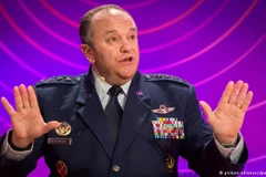 Tư lệnh NATO kêu gọi Phương Tây cung cấp vũ khí cho Ukraine