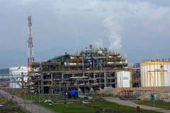 Một phân xưởng chính của nhà máy lọc dầu Dung Quất. (Ảnh: Huy Hùng/TTXVN)