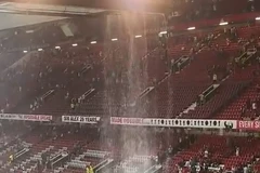 Sân Old Trafford dột nặng trong ngày Manchester United để thua Arsenal