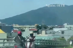 Người phụ nữ đi ngược chiều gây tai nạn trên cầu vượt Ngã ba Huế