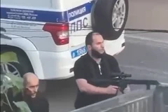 Xe bọc thép chạy trên đường phố Dagestan sau vụ tấn công đẫm máu