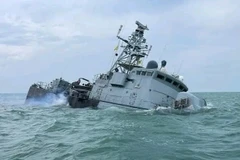 Tàu của Hải quân Malaysia bị nghiêng và chìm một phần. (Nguồn: Hải quân Malaysia)
