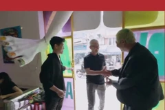 CEO Apple Tim Cook đăng video hoạt động khi đến thăm Hà Nội