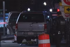 Chiếc xe lao vào cổng Nhà Trắng tại Washington, DC, Mỹ. (Ảnh: Fox News)