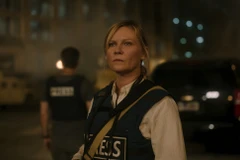 Kirsten Dunst vào vai nữ phóng viên ảnh Lee Smith. (Nguồn: CJ)