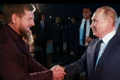 Tổng thống Nga Vladimir Putin và lãnh đạo Chenya Kadyrov. (Ảnh: AA/TTXVN)