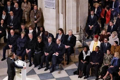 Tổng thống Pháp Emmanuel Macron đọc diễn văn bên trong Nhà thờ Đức Bà Paris ngày 7/12/2024. (Ảnh: REUTERS/TTXVN)