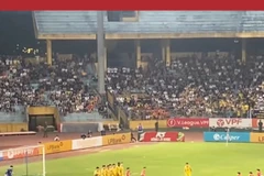 Quang Hải sút phạt thành bàn, xua tan nỗi buồn dự bị thời Troussier