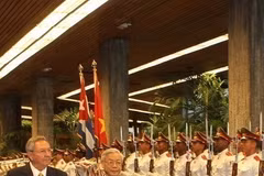 Đại tướng Raul Castro Ruz, Bí thư thứ nhất Ban Chấp hành Trung ương Đảng Cộng sản Cuba, Chủ tịch Hội đồng Nhà nước và Hội đồng Bộ trưởng Cuba chủ trì lễ đón Tổng Bí thư Nguyễn Phú Trọng thăm hữu nghị chính thức Cuba, ngày 9/4/2012. (Ảnh: Trí Dũng/TTXVN)