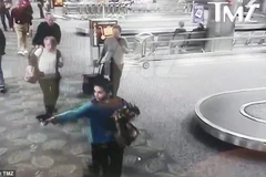 Thủ phạm vụ xả súng sân bay Mỹ thản nhiên thực hiện hành vi ghê rợn