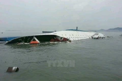 Hiện trường chìm phà chở khách Sewol cách đây hơn 2 năm. (Nguồn: AFP/TTXVN)