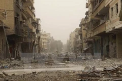 Cảnh đổ nát tại Deir al-Zor, Syria sau các cuộc không kích. (Nguồn: Reuters/TTXVN)