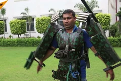 Người đàn ông chế tạo "bộ giáp người sắt” để chống khủng bố