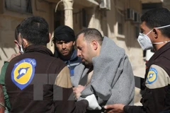 Một nạn nhân bị ảnh hưởng sau vụ tấn công bị tình nghi sử dụng vũ khí hóa học ngày 4/4. (Ảnh: AFP/TTXVN)