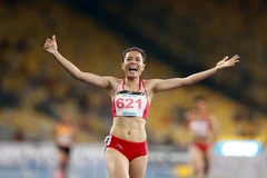 Niềm vui của vận động viên Nguyễn Thị Huyền sau khi về đích. (Ảnh: Quốc Khánh/TTXVN)