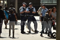 Cảnh sát Australia tuần tra tại quận trung tâm thương mại ở Sydney. (Nguồn: AFP/TTXVN)
