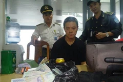 Du khách Trung Quốc trộm hơn 400 triệu đồng trên máy bay