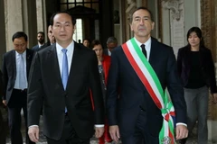 Chủ tịch nước Trần Đại Quang gặp Thị trưởng Milan Giuseppe Sala. (Ảnh: Nhan Sáng/TTXVN)