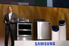 Đại diện Samsung ở thị trường Mỹ trong một lần giới thiệu sản phẩm máy giặt mới. (Nguồn: AP)