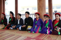 Một buổi sinh hoạt của câu lạc bộ Quan họ măng non. (Ảnh: Thanh Thương/TTXVN)