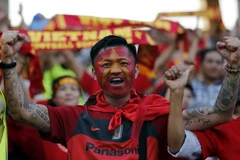 Niềm vui của các cổ động viên Việt Nam. (Nguồn: EPA/TTXVN)