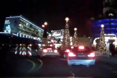 Video xe tải điên cuồng lao vào đám đông ở chợ Giáng sinh Berlin 