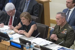 Đại sứ Mỹ tại Liên hợp quốc Samantha Power (giữa) trong một cuộc họp. (Nguồn: counterpunch.org)