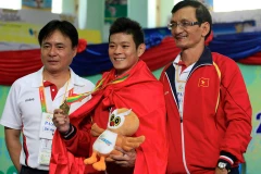 Chùm ảnh hai lực sĩ chấn thương khi thi cử tạ với Thạch Kim Tuấn