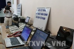 Tang vật của vụ án lừa đảo công nghệ cao (Nguồn: TTXVN)