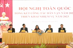 Các lãnh đạo Ban Dân vận chủ trì hội nghị. (Ảnh: Phương Hoa/TTXVN)