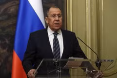 Ngoại trưởng Nga Sergei Lavrov phát biểu trong một cuộc họp báo ở Moskva. (Ảnh: AFP/TTXVN)