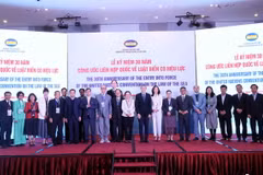 Các đại biểu chụp ảnh lưu niệm. (Ảnh: An Đăng/TTXVN)