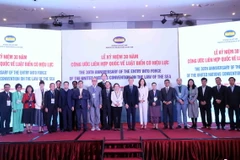 Các đại biểu chụp ảnh lưu niệm. (Ảnh: An Đăng/TTXVN)