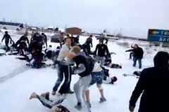 [Video] Cổ động viên bóng đá ẩu đả đẫm máu ở thủ đô Moscow