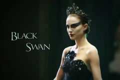 Hóa thân thành nàng thiên nga đen huyền bí cho ngày Halloween