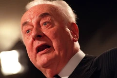 Cựu Thủ tướng Australia Gough Whitlam đã qua đời ở tuổi 98