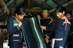 [Photo] Giữ gìn nghề truyền thống dệt thổ cẩm Tây Nguyên