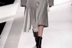 Cá tính trong ngày Đông với sự kết hợp chân váy và boots