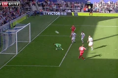 [Video] Tình huống bỏ lỡ "không tưởng" của Mario Balotelli